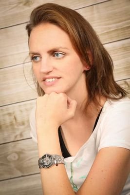 Nieuwsgierig. Enthousiast. Adhd. Natuur. Vlinders. Vogels. Spotter. Fotografie, helaas zonder goede camera. Buurtpreventie. Vrijwilligster. Papillon...