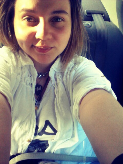 Ehi I'm an Italian girl :) I love to read, write, watch movies, and music is my life...if we have the same passions FOLLOW ME ;)