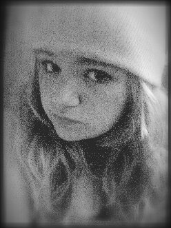 I'm 14 years old... My life revolves around making others happy... I love smiling♥