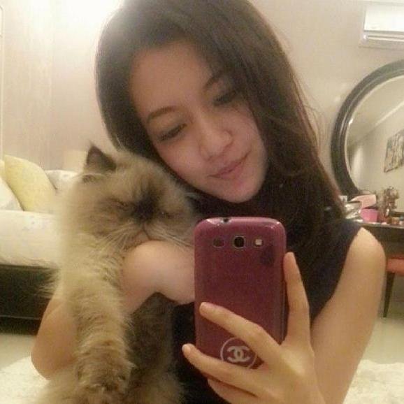 Update Cewek - Cewek Kece Tiap Hari :) Folbak itu ga dosa kan ? :)