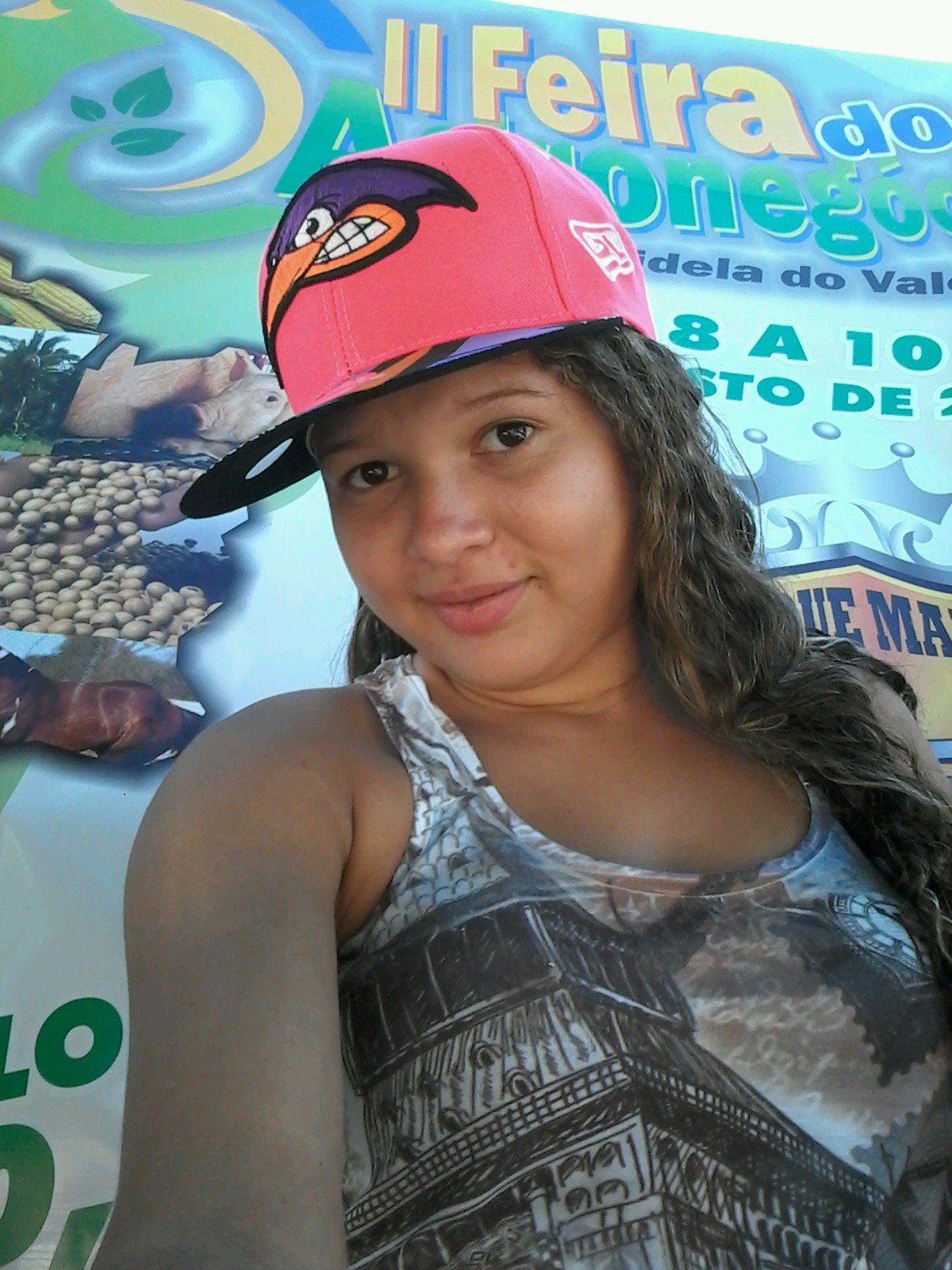 vivo minha vida como se nao ouvesse amanha ... Porque nao sabemos oq pode acontecer amanha ... Amo minha familia e minha namorada ...
