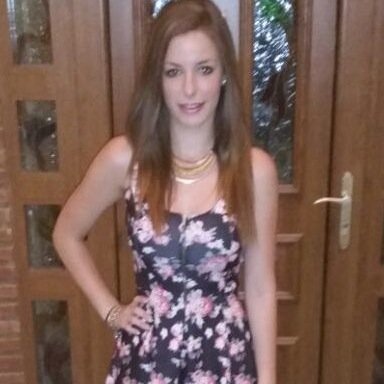 Solo soy una chica simple con una mente complicada.
                                                                 Instagram: anhy98_