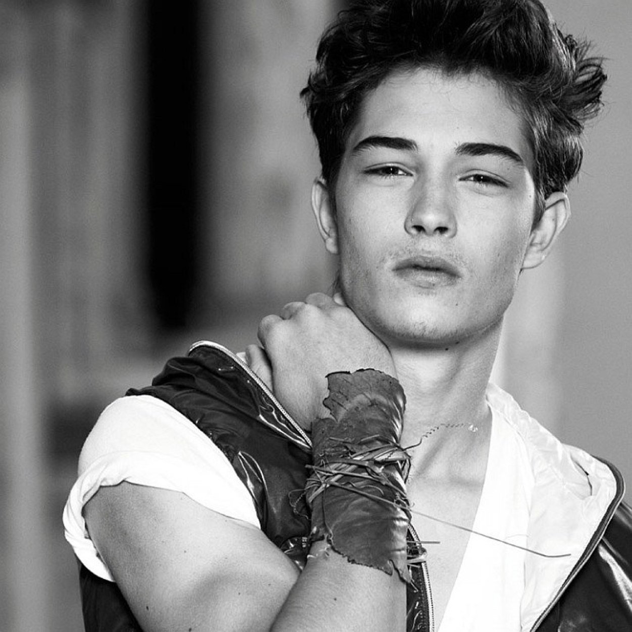 RomanichelEsme's profile picture. Bonjour, mes amis. I am nothing but a penniless street dancer, able to tell a story with my hips instead of my words.