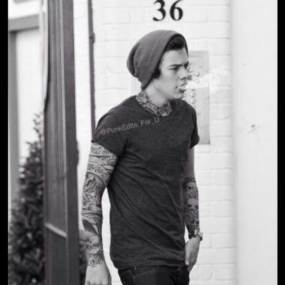FOLLOW @lousuckoffharry or I unfollow