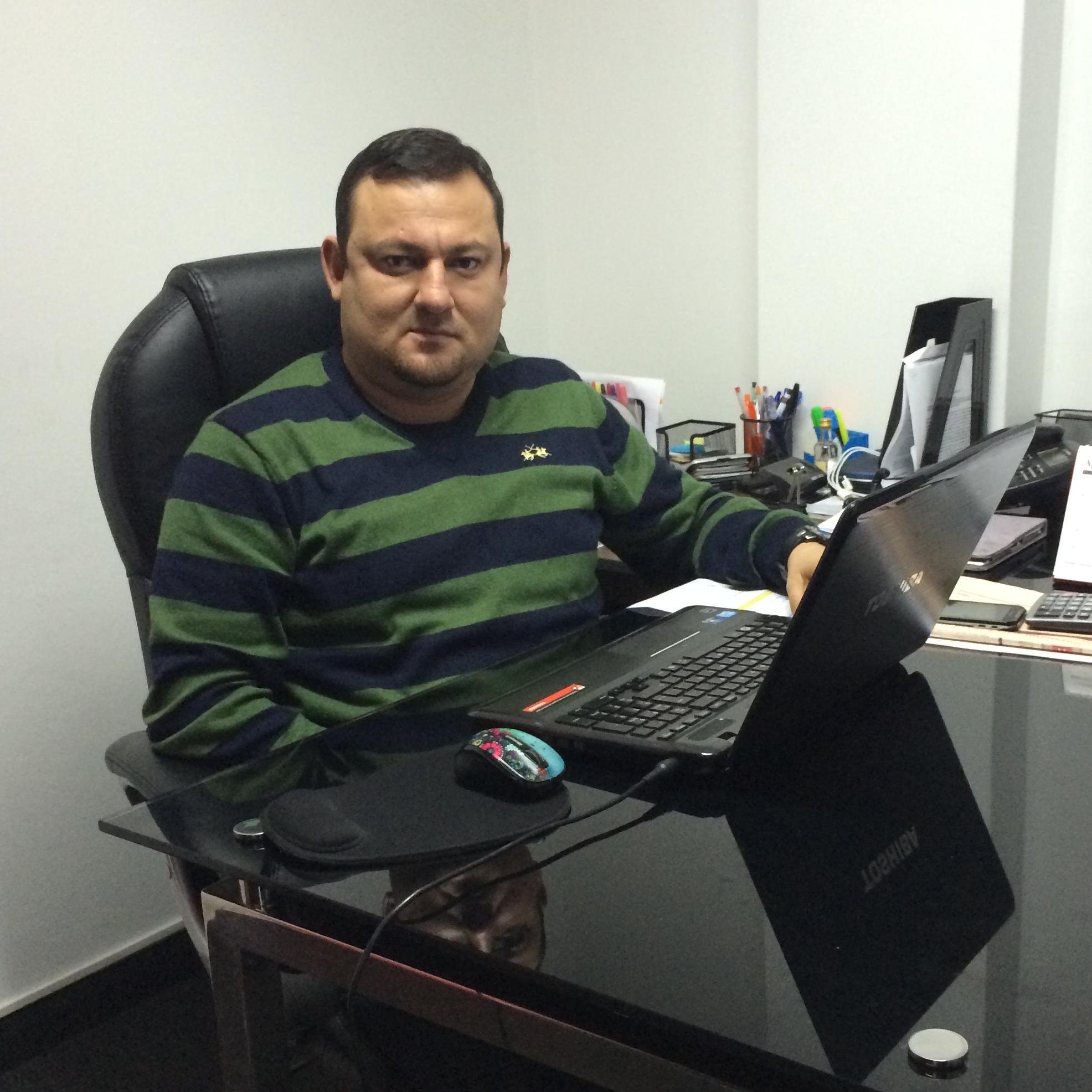 hernanvalerae's profile picture. un ser humano comun, chiclayano