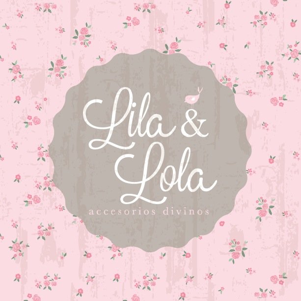 Accesorios para las reinas de la casa “mamá e hija” diademas florales, pompones y zapatitos para las pequeñas.