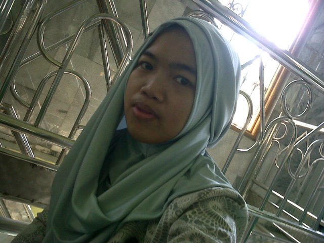 Fznursadrina's profile picture. 