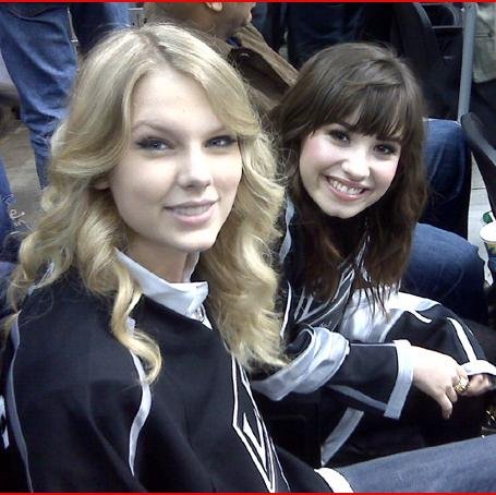 FOREVER SWİFTİE taylor swift bridgit mendler demi lovato