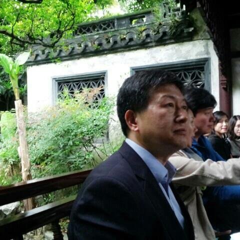 삶의 의미를 찾아 헤매는 사람