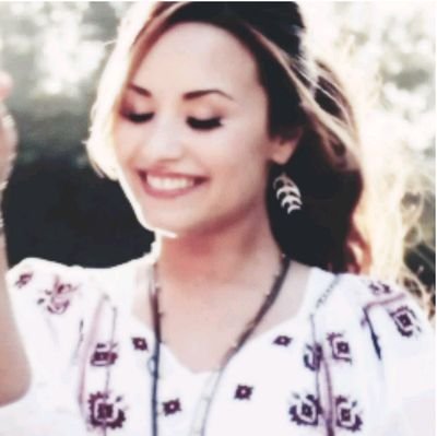 ▼ lesbian for demetria ▼
