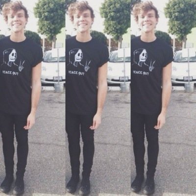 hey im ashton and i think we should kiss.