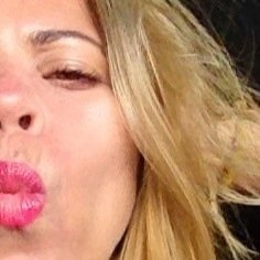 * Sou uma pessoa de dentro pra fora. Minha beleza está na minha essência e no meu caráter. Acredito em sonhos, não em utopia. Mas quando sonho, sonho alto.