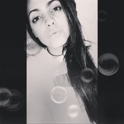 Deixa esse medo pra lá, melhor sorrir lá fora o tempo voa amor.. 
