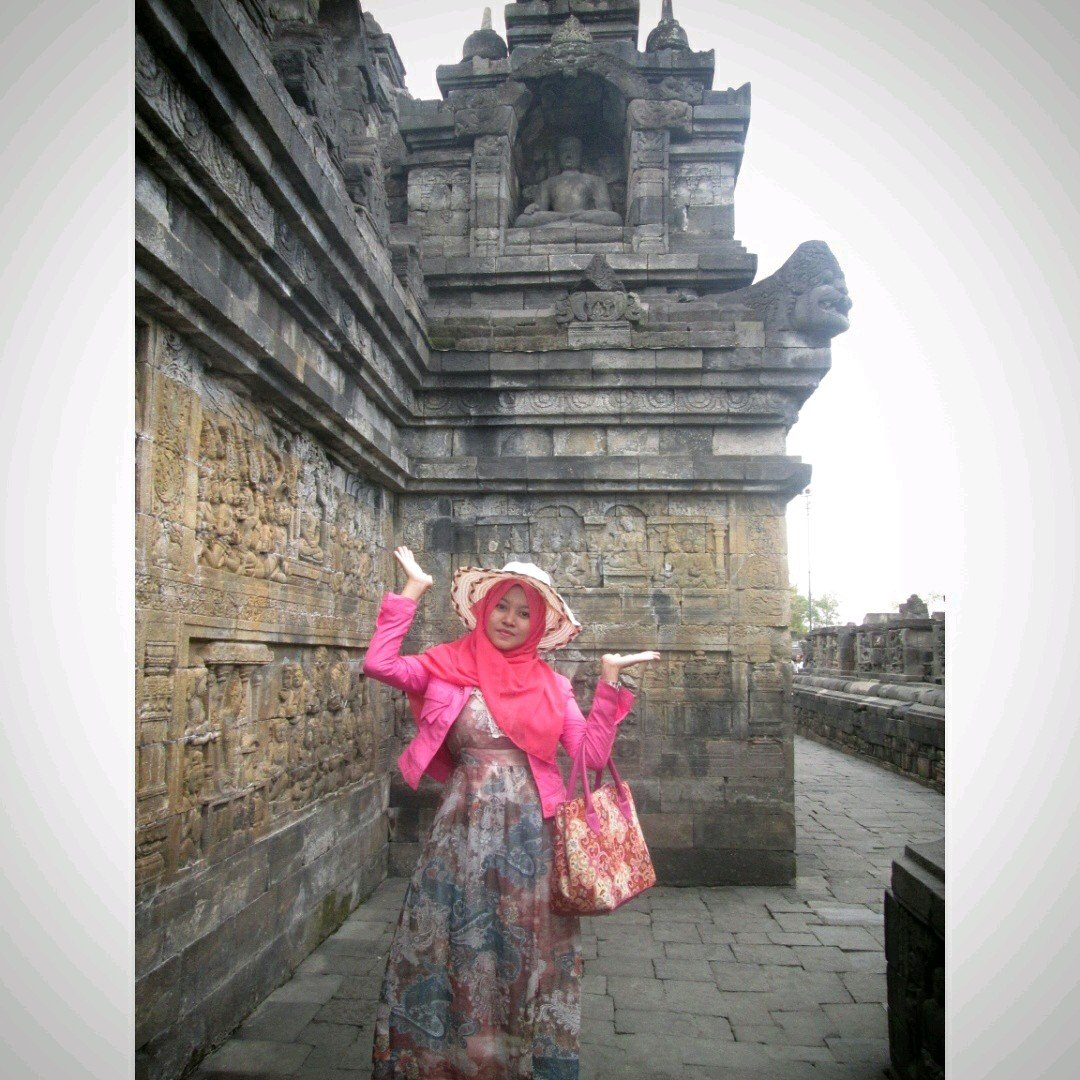 Instagram : @anasiaisana 

Tempat nyepam 😂