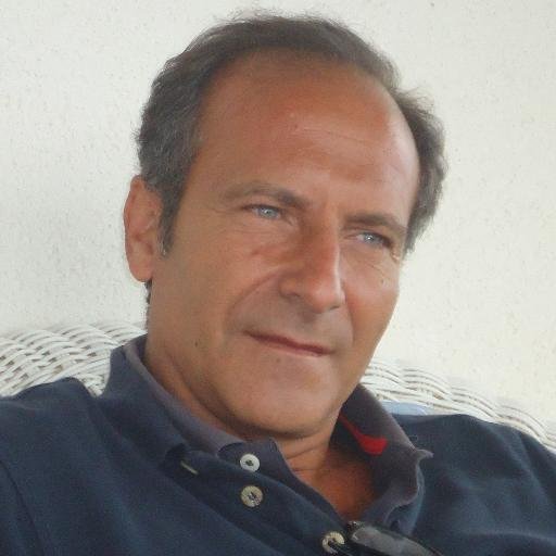 Doctor en Ciencias de la Información por la UCM. Profesional de Protocolo, RR.II, Comunicación y Asuntos Públicos. He sido de Directivo RTVE y Consejero de EFE