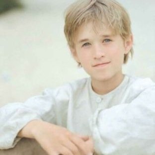 Im christopher and im 7. The doctor found me when I was 4 and has looked after me ever since. Im a little bit of everything, therefore I can't die, RP (DW/TW)