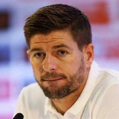 انا الي العب ب ليفربول و رقمي 8 و انا الكبتن  و هذا خويي بالنادي @ArabicBalotelli اسمه ماريو بالوتلي '