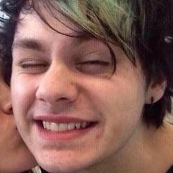 hai this is a free follow from @IRWINPOPCORN you can follow her if you want