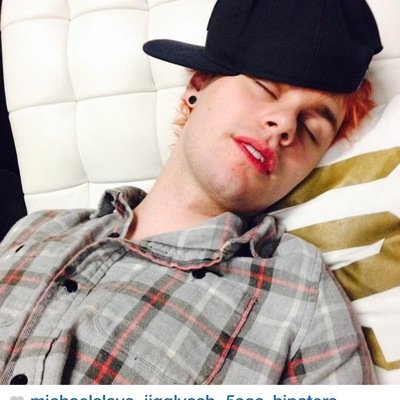 •follow @fvckclifford_•
