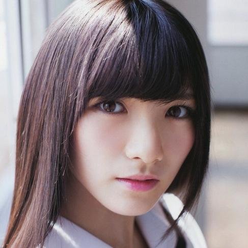 AKB48 14期生 Team4のなぁちゃんこと岡田奈々ちゃんの非公式bot。
モバメ、google+、公演MCなどの発言から抜粋したものが（google+更新通知も）ツイートされます。