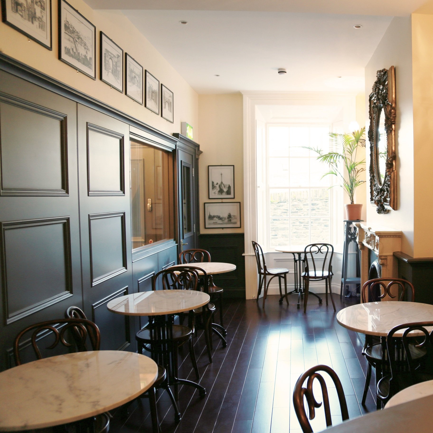 All our newly refurbished rooms and ensuites are designed for your comfort. 
Look out onto Derry’s 400 year old Walls while enjoying a nice tea or coffee.