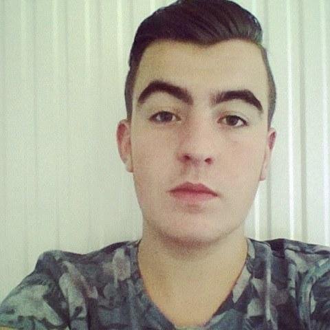 Instagram : EverellDalton