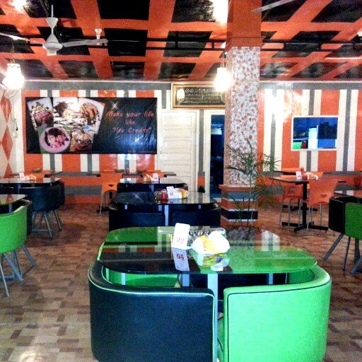 Menu Spesial Cafe | Ice Cream | Float n' Shake |  Jln. S. M. Amin, Jaya Mukti, Dumai | Delivery order : 0852 63729990 | Bbm : 526E4B6A | IG : 3putri_caferesto