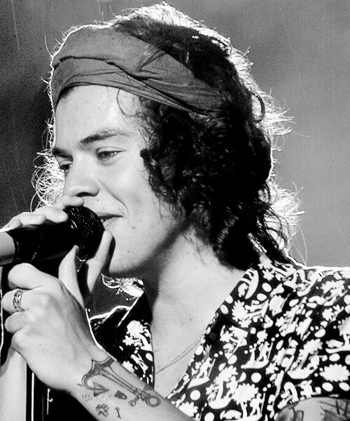 I am a Polish fan of One Direction love music music is a part of my life singing from the age of four I play guitar and I can also dance