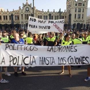 Defensem la Policia. En contra dels politics corruptes, incompetents, mentiders, ...