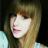 15.Daría,mi madre murió cuando era pequeña y vivo con mi padre,el cual me pega y me grita,¿Auryn? Son 5 personas por las cuales sigo aquí,sin ellos,no soy nada