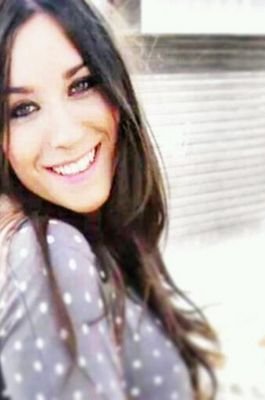 Estudiante de Dcho y ADE en la US.Orgullosa de Andalucía y de ser mujer.Al precipicio del miedo, mejor mirarlo de frente.Sevillista hasta la muerte.22
