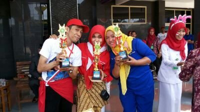 Lbh baex hdup sederhana dr pd hdup bermewah2an di atas penderitaan orng tua ..
uuuyyyeee mamen :D
#141011#