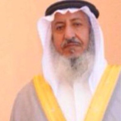 الغالي اللي لحيته رشها الشيب جعلني فدا له في الليالي المعاسير وان كان لي في دنيتي هذي مكاسيب اكبر مكاسيبي ليا شفته بخير