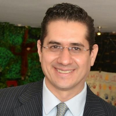 Lic. En Mercadotecnia. Estudios y Experiencia en Comunicación, Educación, Consumo Responsable, Dirección, Política, RR PP, Oratoria, Conducción y Ventas.