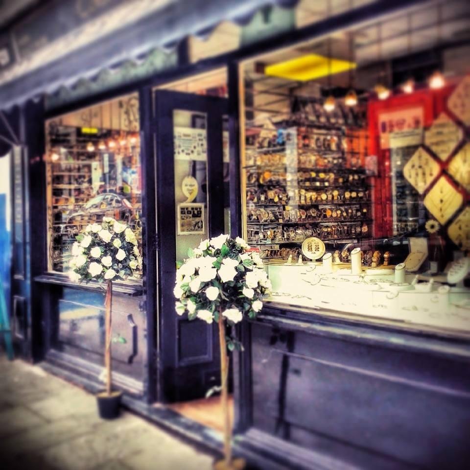 Family run jewellers. We stock Clogau, Chamilia, Wedding & Engagement Rings, 9ct Gold, Sterling Silver & much more. Visit http://t.co/3EeN51KtRU for more info.