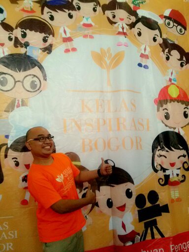 ...yang selalu ditunggu oleh dua wanita sekaligus