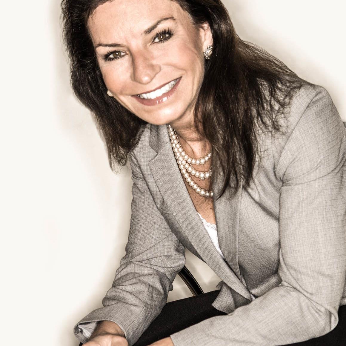 Marketing pro and strategic leader. Deep experience in brand, consumer marketing, advertising, PR, media, online, sports. Book lover. Gourmet cook. Writer.