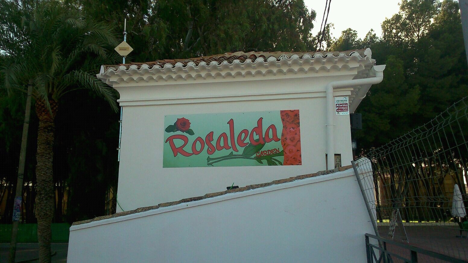 Una amplia terraza para disfrutar de cualquier tipo de consumo.
Refrescos, helados, tapas, copas, etc.
Te esperamos!           Hellin (Albacete)