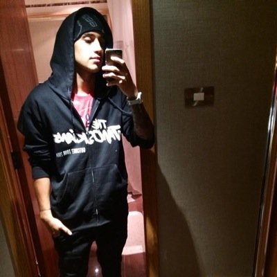 my name's jai. i'll be your waitor tonight babe.