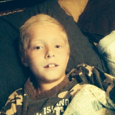 Hi follow me on instergram and kik
