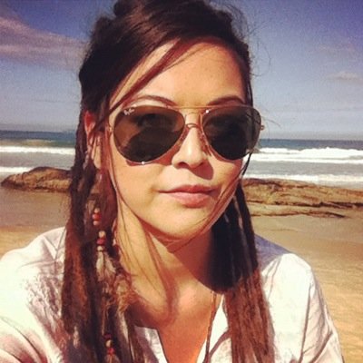 Japonesa, rasta, advogada, surfista, skatista, amante do mar, da família, dos amigos, da culinária, plantas e animais!