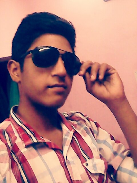 jst wnt to hangout wid frnZ Yo :-) luv u #guyS