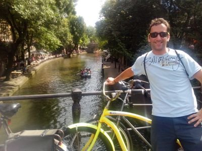 From Bilbao living in Belgium.
Fan of Athletic Club. 
Married with one kid.