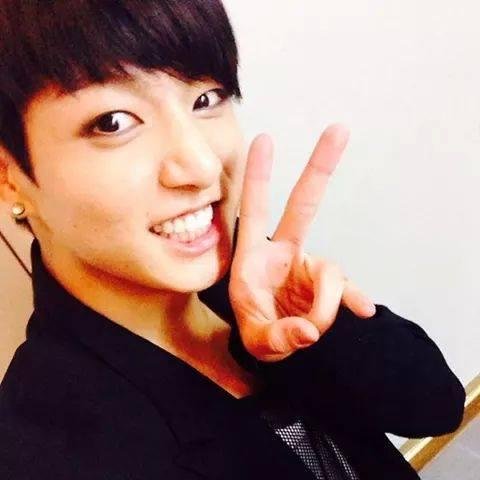 전정국 - 방탄소년단  
 จ อ น จ อ ง กุ ก แ ห่ ง บั ง ทั น บ อ ย 
» เรียกผมว่า มักเน่ทองคำ «