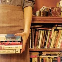 sphereOlivres's profile picture. Bloggeuse et grapilleuse de livres. Lire, c’est vivre en pleine lumière. 24 ans