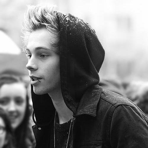5SOS ~ one Love ♥ retweet - https://t.co/eUfVbG6Gml this or https://t.co/kP8awXP4uV:)