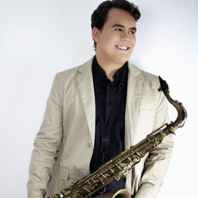 saxofonista, flautista, diretor musical, compositor, arranjador, side-man e etc...