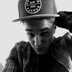 Follow @bieberumblr  , I FOLLOW BACK THERE