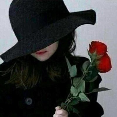 حدثتني تلكَ المُسنة بأنَّ عقليّ كبير وتفكَيري صائبّ ولكنَ عينآيَ وقلبيّ هُما مُجرد طفلٍ يخشى الحياةَ .. ‬