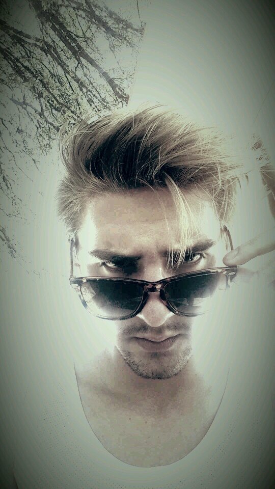 Ray_Sphinx's profile picture. Slow dancing in a burning room...☆